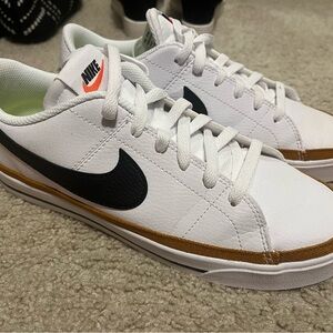 Nike Court Legacy- New!